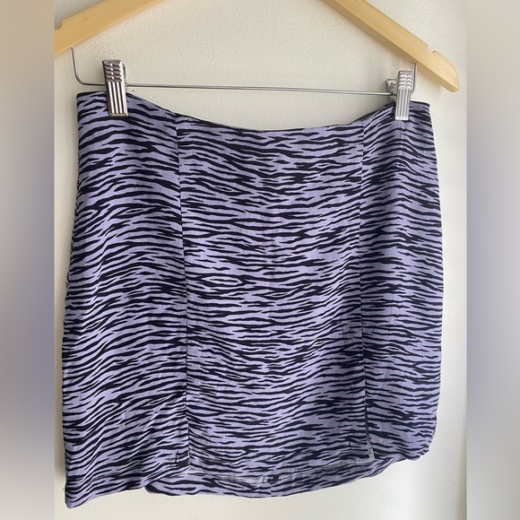 NWT Pull&Bear Lavender & Black Zebra Print Mini Skirt Size Large L Y2K Women’s - Picture 1 of 5